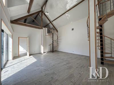 Maison - 460 m² - 18 pièces