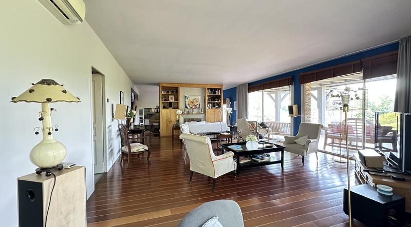 Maison d'architecte - 240 m² - 6 pièces