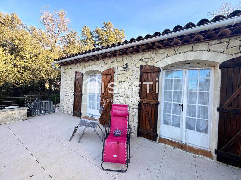 Maison - 225 m² - 8 pièces