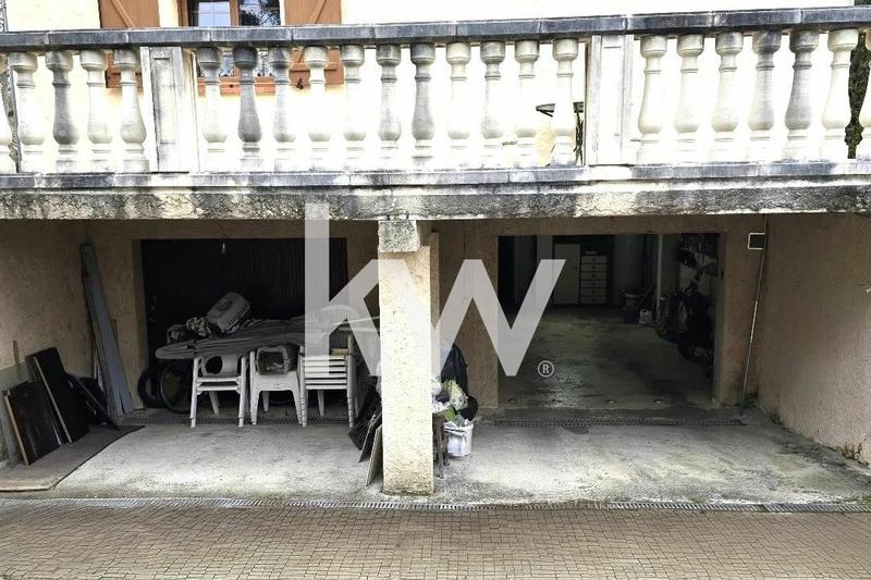 Maison contemporaine - 268 m² - 7 pièces