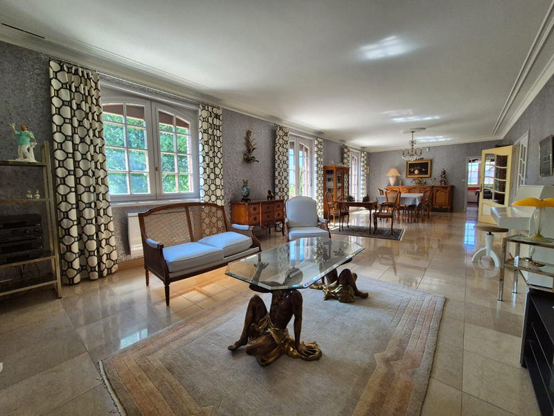 Maison - 222 m² - 7 pièces