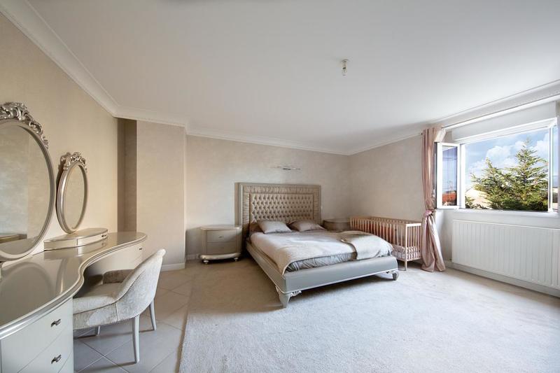 Maison - 350 m² - 5 pièces