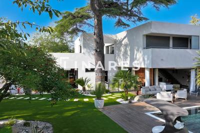 Villa - 252 m² - 6 pièces