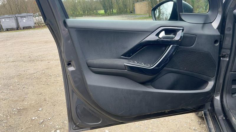 Peugeot 2008 1.5 BlueHdi 100 Signature