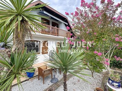 Maison - 232 m² - 6 pièces