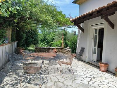 Maison - 221 m² - 8 pièces