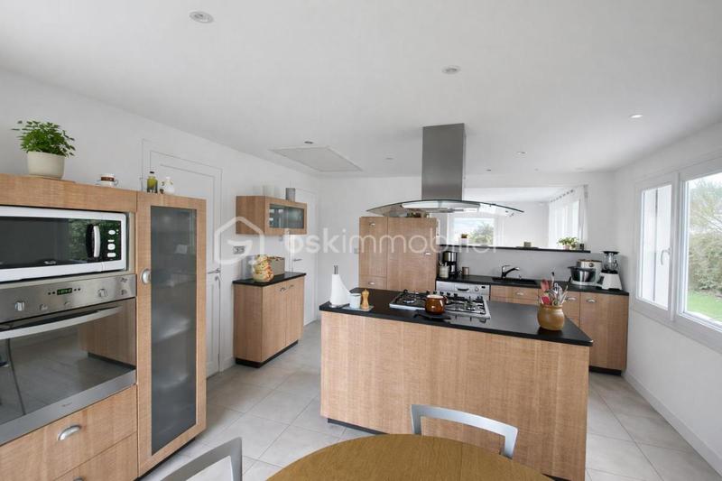 Maison traditionnelle - 163 m² - 6 pièces