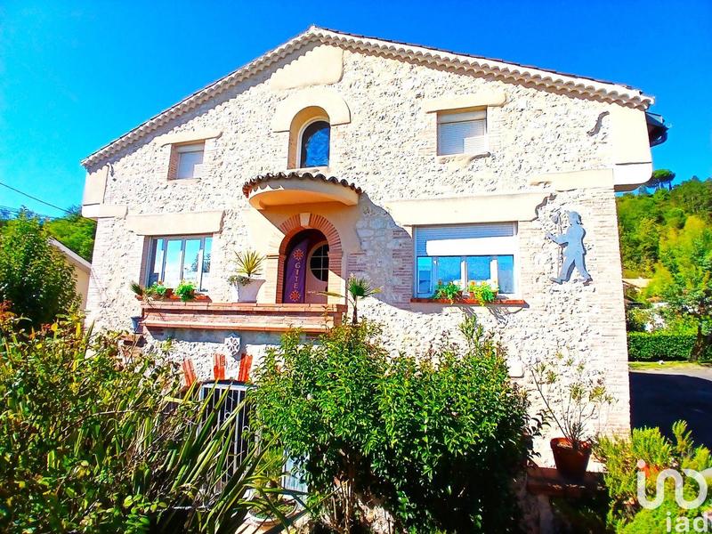 Maison - 240 m² - 6 pièces