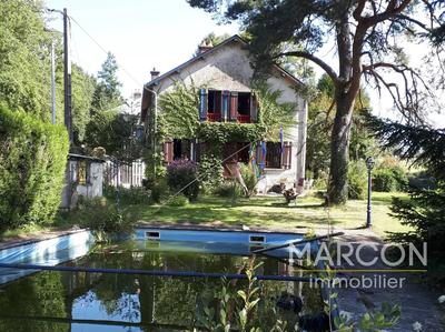 Propriété - 225 m²