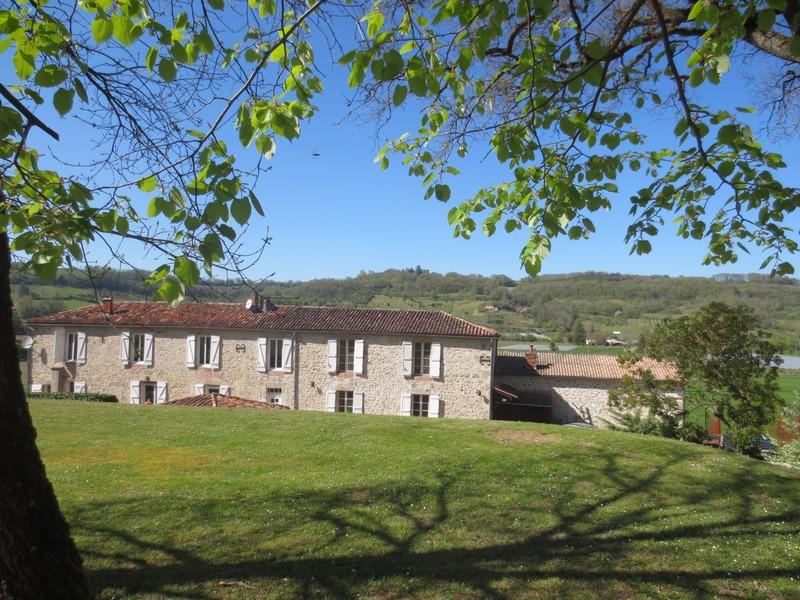 Maison - 345 m² - 12 pièces