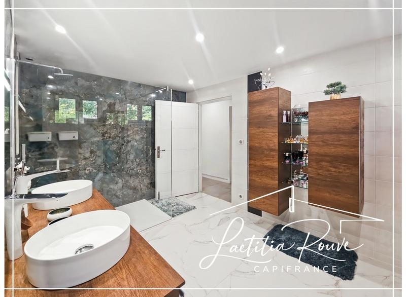 Appartement - 254 m² - 6 pièces