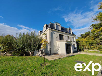 Maison - 300 m² - 16 pièces