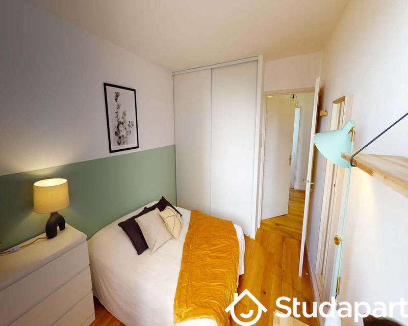 Chambre - 90 m² - 1 pièce