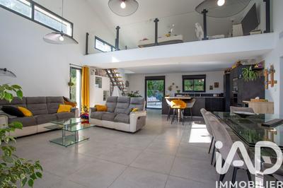 Maison - 166 m² - 6 pièces