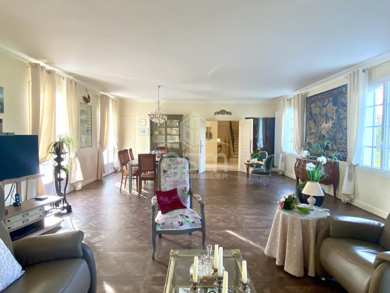 Maison - 280 m² - 7 pièces