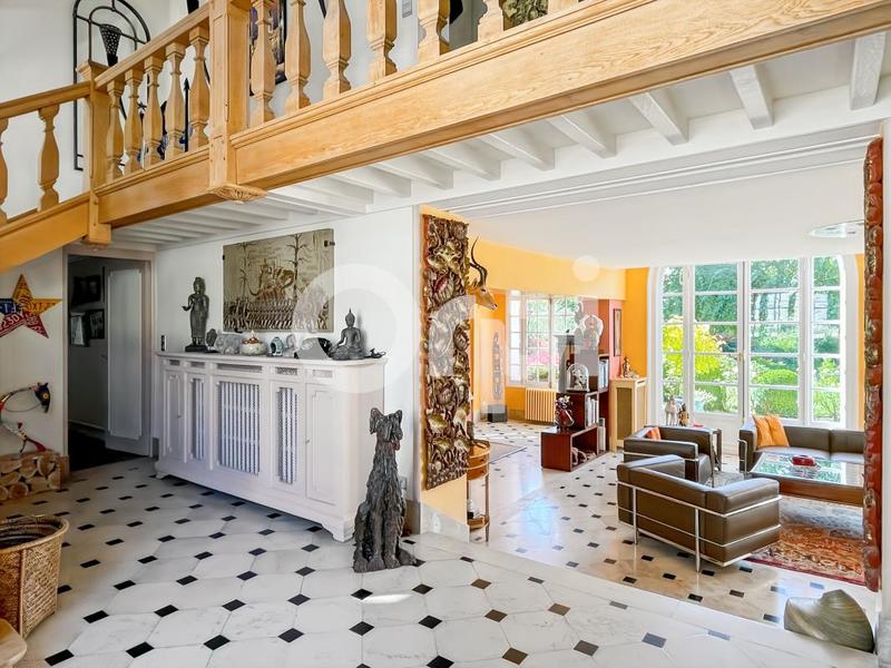 Moulin - 550 m² - 7 pièces