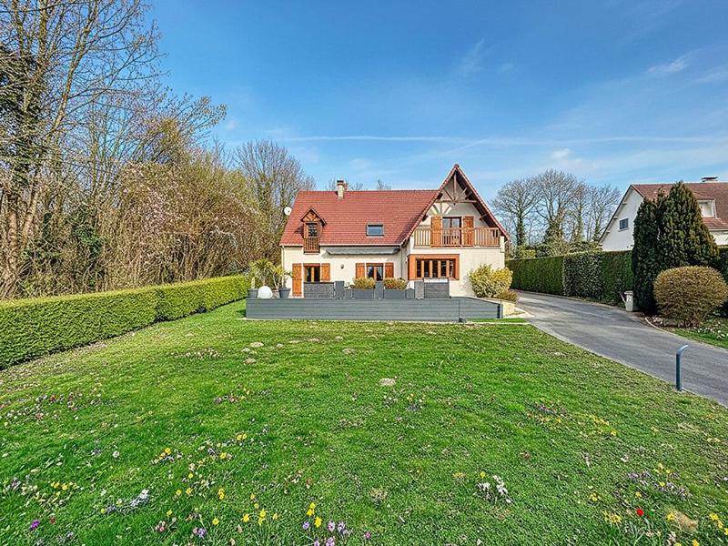 Maison - 180 m² - 7 pièces