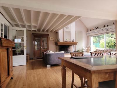 Maison - 300 m² - 6 pièces