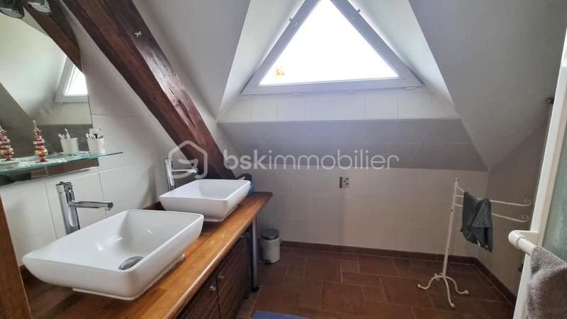 Maison - 225 m² - 8 pièces