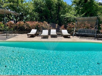 Propriété - 286 m² - 11 pièces