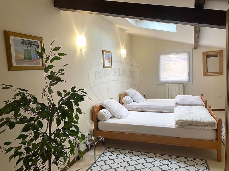 Propriété - 325 m² - 6 pièces