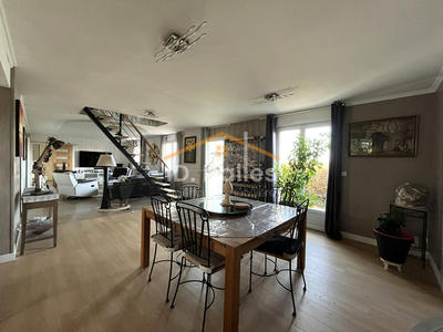 Maison - 161 m² - 9 pièces