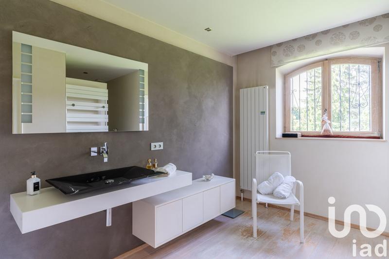 Maison - 365 m² - 11 pièces