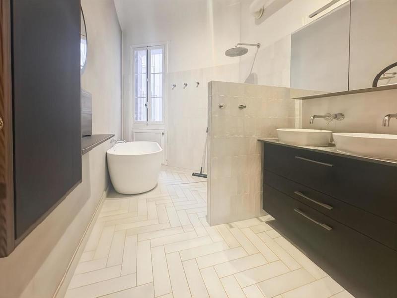 Appartement - 94 m² - 2 pièces