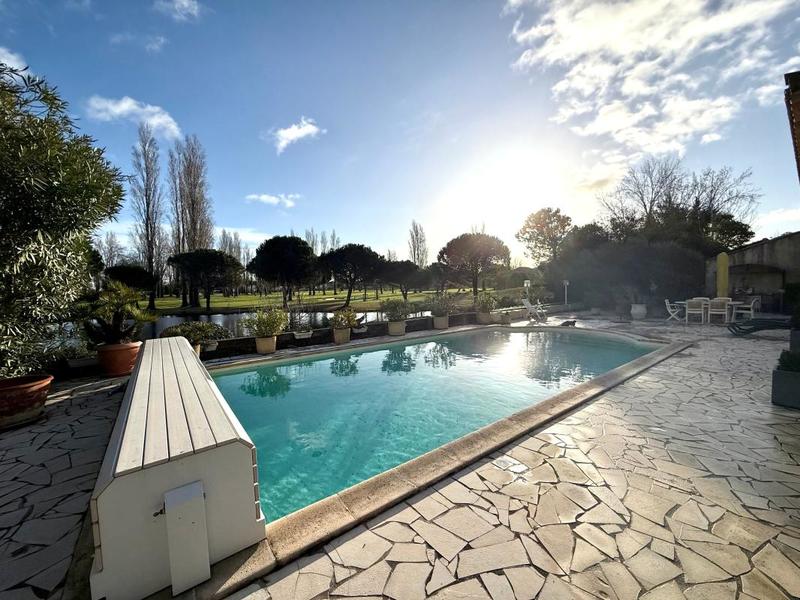 Maison - 225 m² - 6 pièces