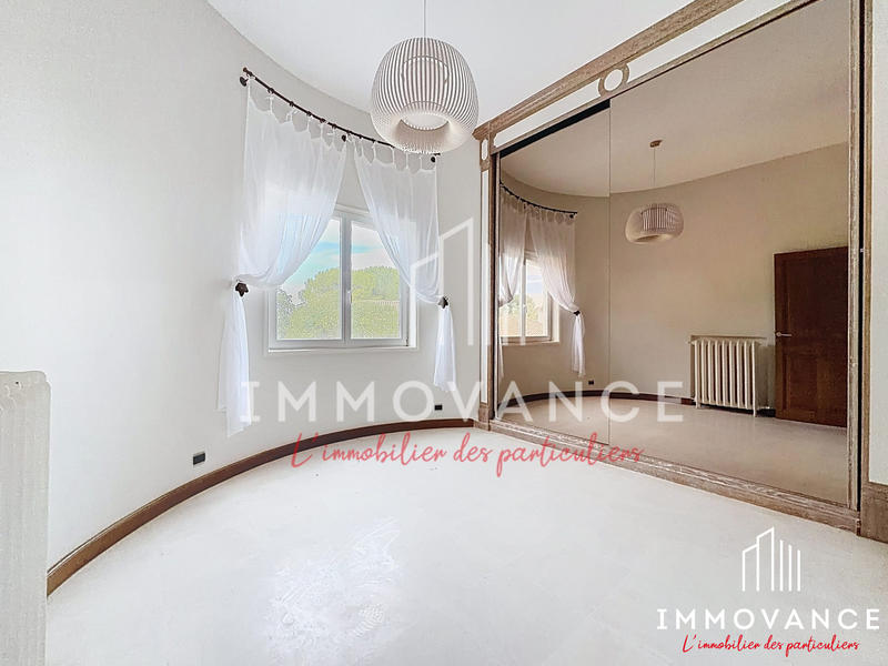 Villa - 277 m² - 6 pièces