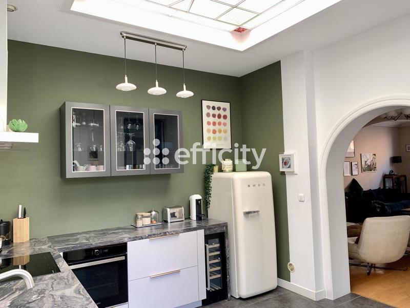 Maison - 201 m² - 8 pièces