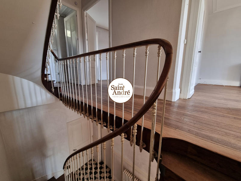 Maison - 200 m² - 8 pièces