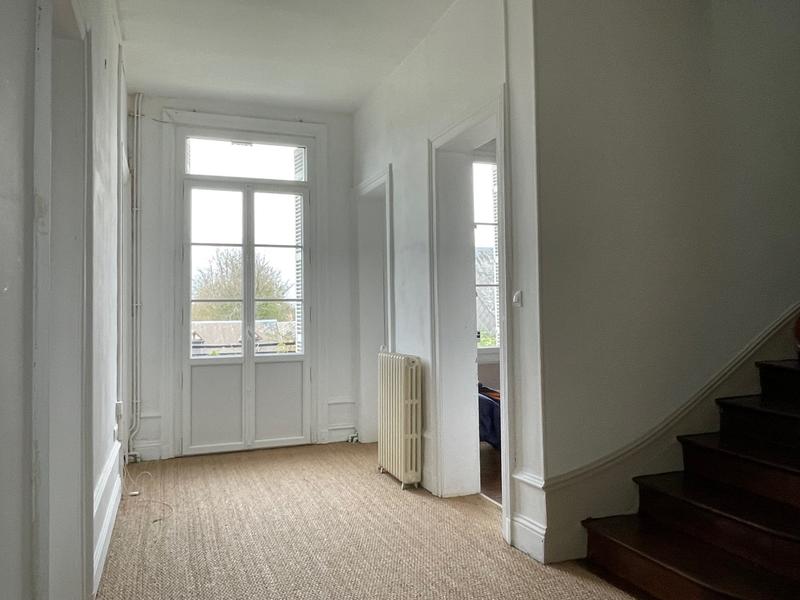 Maison - 241 m² - 11 pièces