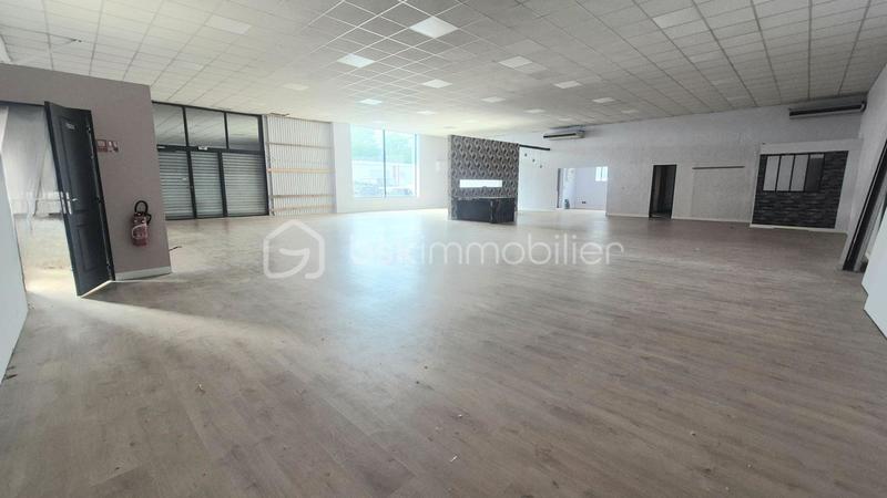 Local commercial - 335 m² - 3 pièces