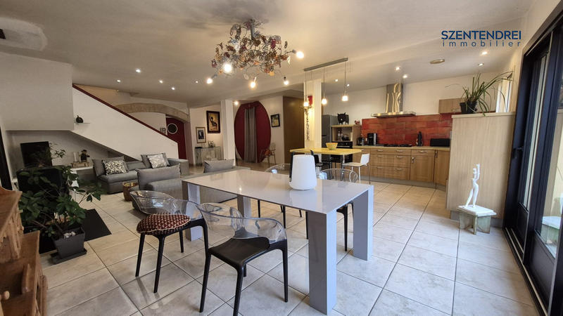 Maison - 207 m² - 6 pièces