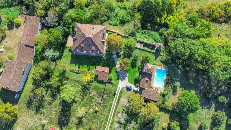 Maison - 785 m² - 15 pièces