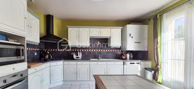 Demeure - 268 m² - 9 pièces