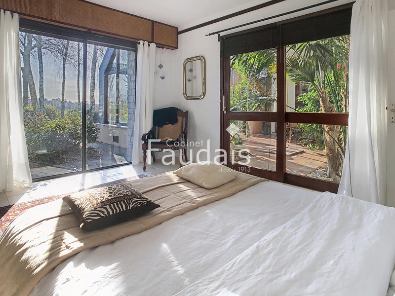 Maison - 300 m² - 7 pièces