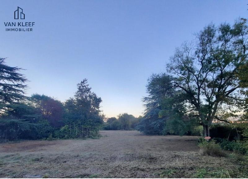 Terrain constructible - 2 000 m²