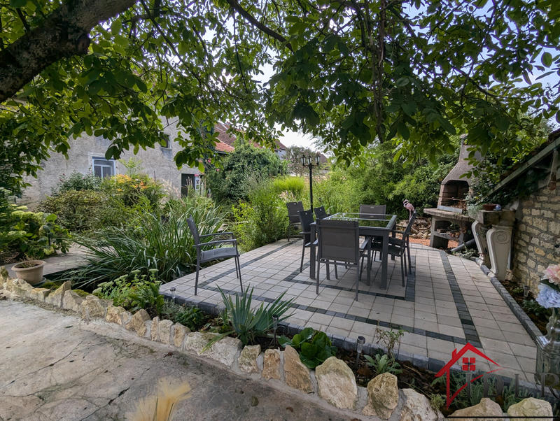 Maison - 198 m² - 8 pièces