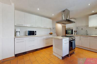 Maison - 168 m² - 8 pièces