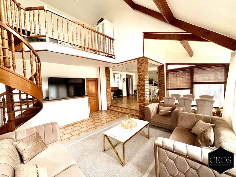 Maison - 210 m² - 8 pièces