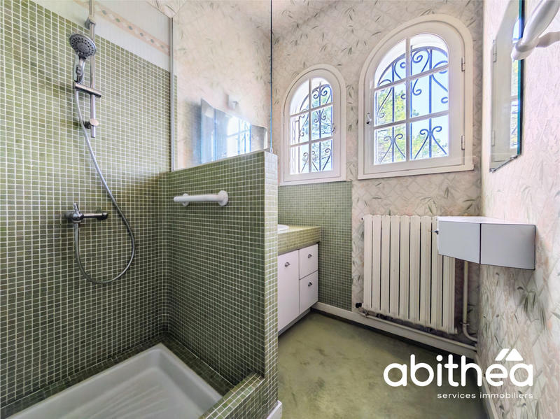 Maison - 250 m² - 11 pièces