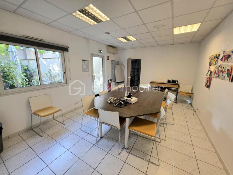 Bureau - 261 m² - 9 pièces