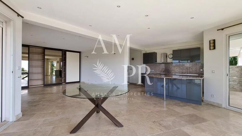 Villa - 239 m² - 6 pièces