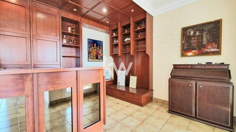 Appartement - 164 m² - 6 pièces