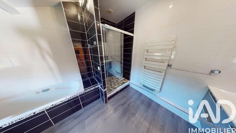 Maison - 237 m² - 9 pièces