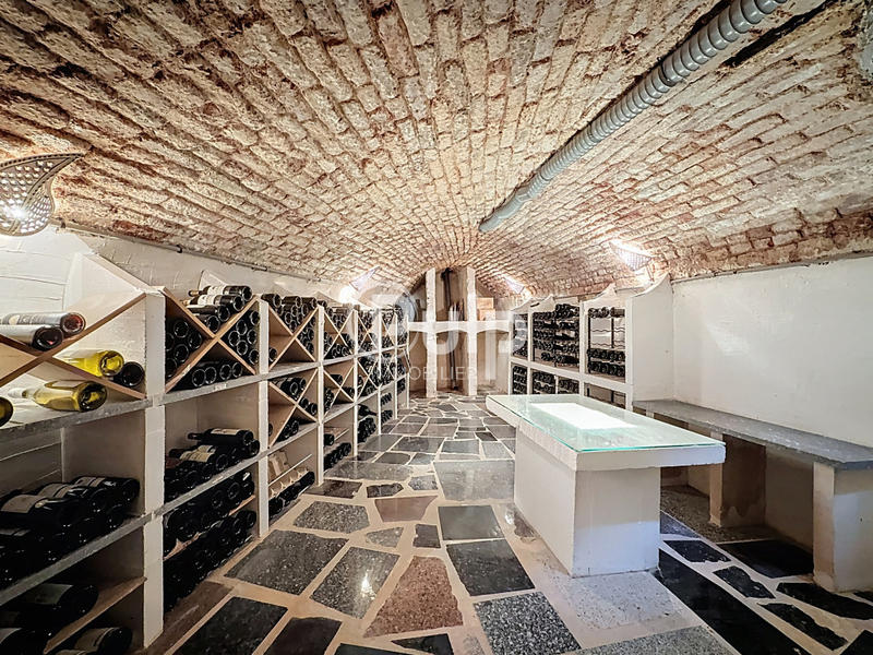 Maison - 210 m² - 10 pièces