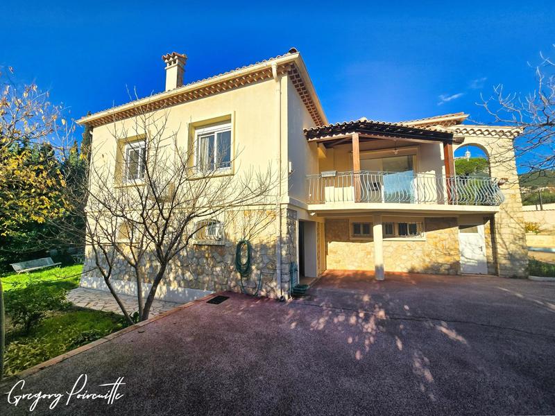 Maison - 93 m² - 5 pièces