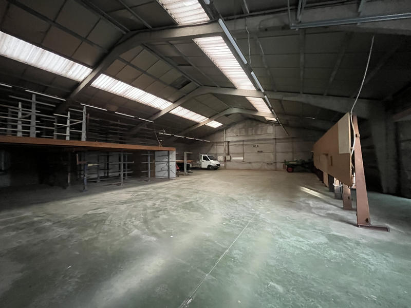 Local commercial - 1 500 m²